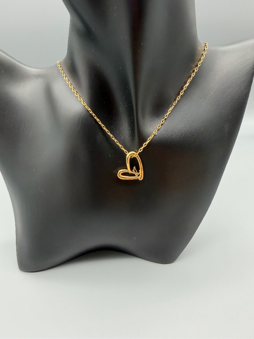 Louis Vuitton Collier Heart Fall in Love Necklace